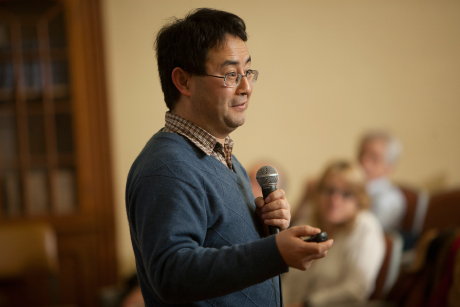 Oliver Gao delivering a talk