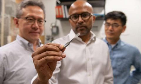 Platinum-graphene fuel cell catalysts show superior stability over bulk platinum
